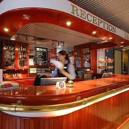 萨沃伊酒店 酒店