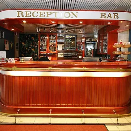 萨沃伊酒店 3* 玛丽港